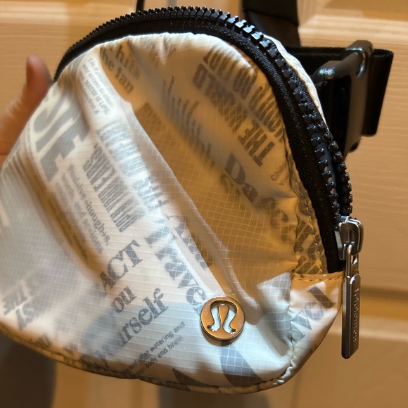 Black and White Lulu Cross Body - Picture 3 of 6